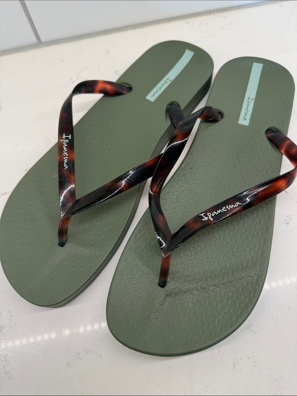 Ipanema Olive Green Flip Flops with Tortoiseshell Straps sz 10